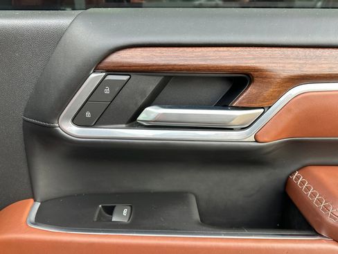 Used 2025 GMC Sierra 2500 Denali Ultimate w/ Snow Plow Prep/Camper Package image 20