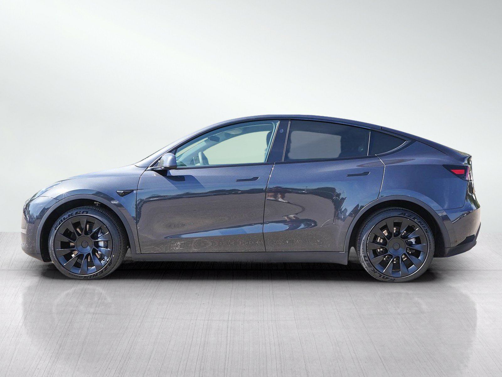 Used 2024 Tesla Model Y Long Range AWD/4WD image 2