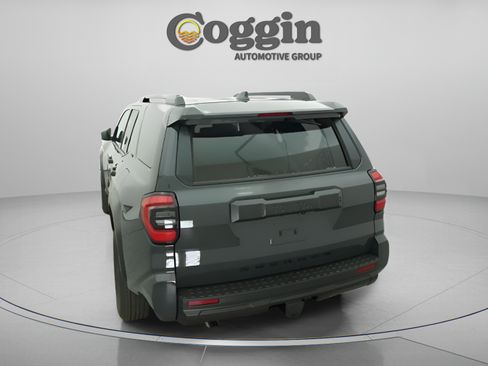 Used 2025 Toyota 4Runner SR5 AWD/4WD image 13
