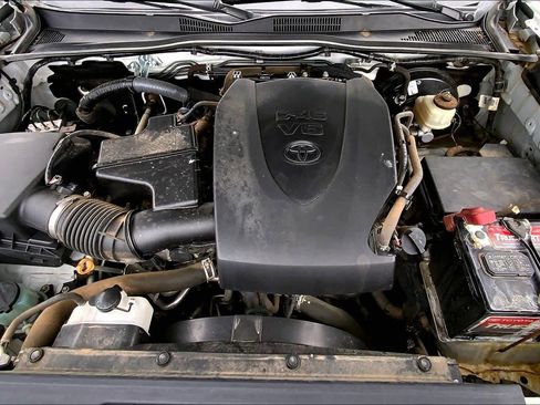 Used 2017 Toyota Tacoma SR5 w/ Tow Package image 32