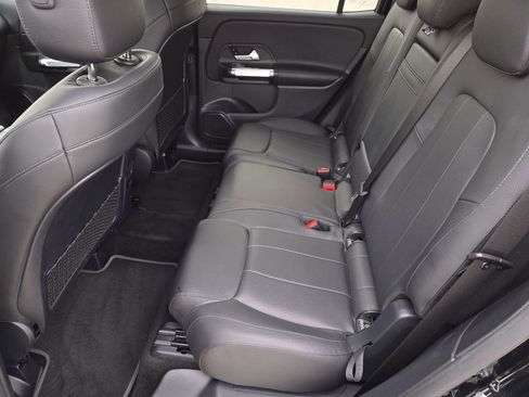 Used 2021 Mercedes-Benz GLB 250 image 16