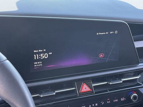 Used 2023 Kia Niro EX image 21