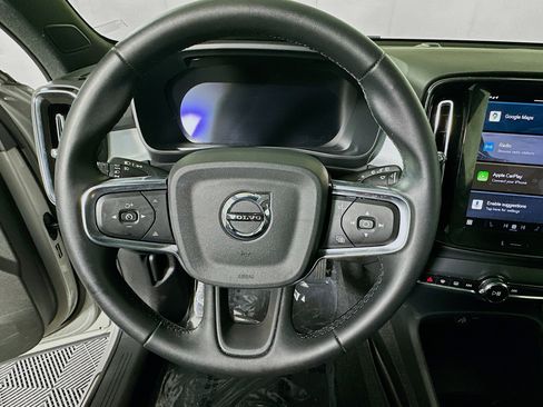 Used 2025 Volvo XC40 B5 Core image 15