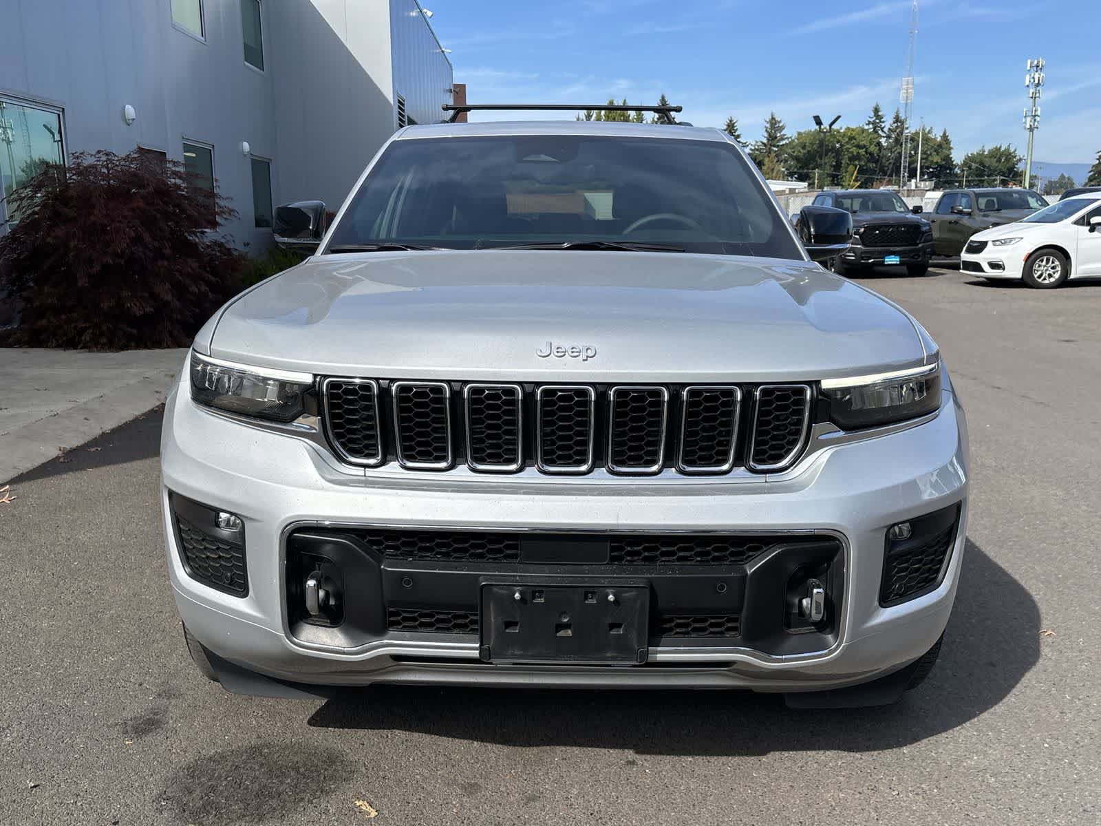 Used 2024 Jeep Grand Cherokee Overland w/ Luxury Tech Group IV AWD/4WD image 7