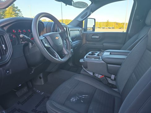 Used 2024 Chevrolet Silverado 2500 Custom w/ Custom Convenience Package image 15