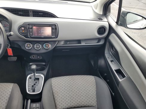 Used 2016 Toyota Yaris L image 22