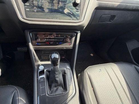 Used 2022 Volkswagen Tiguan SE image 16