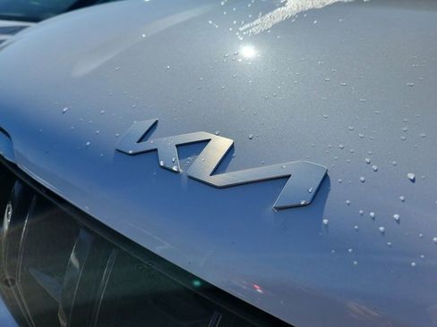 Used 2024 Kia Carnival LX image 11