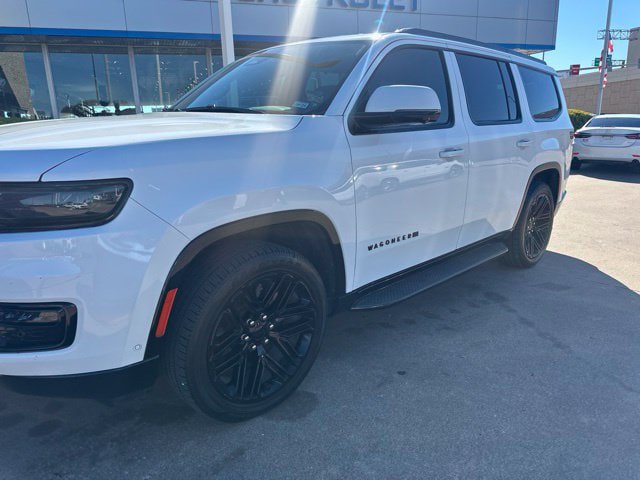 Used 2022 Jeep Wagoneer Series I AWD/4WD image 2