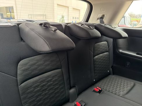 Used 2024 Nissan Pathfinder SV FWD image 13