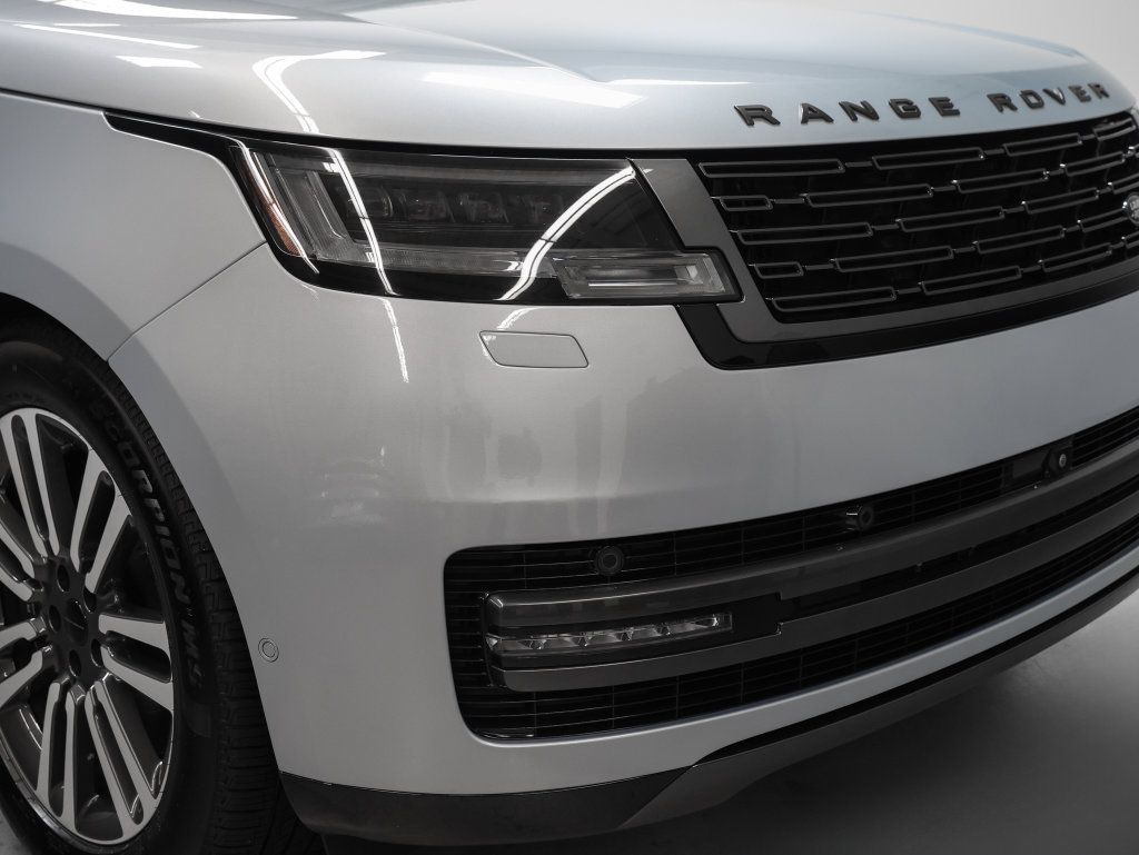 Used 2023 Land Rover Range Rover SE AWD/4WD image 2
