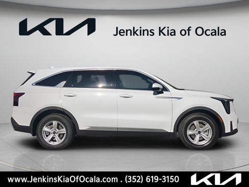 New 2026 Kia Sorento LX FWD image 2