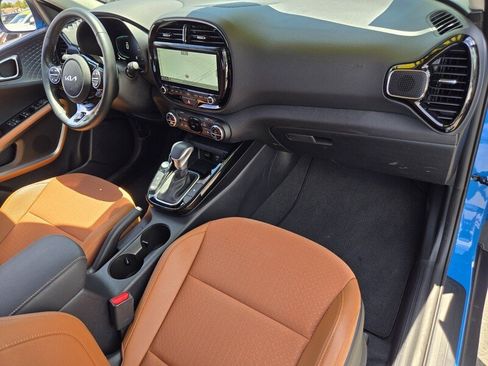 Certified 2025 Kia Soul EX FWD image 17