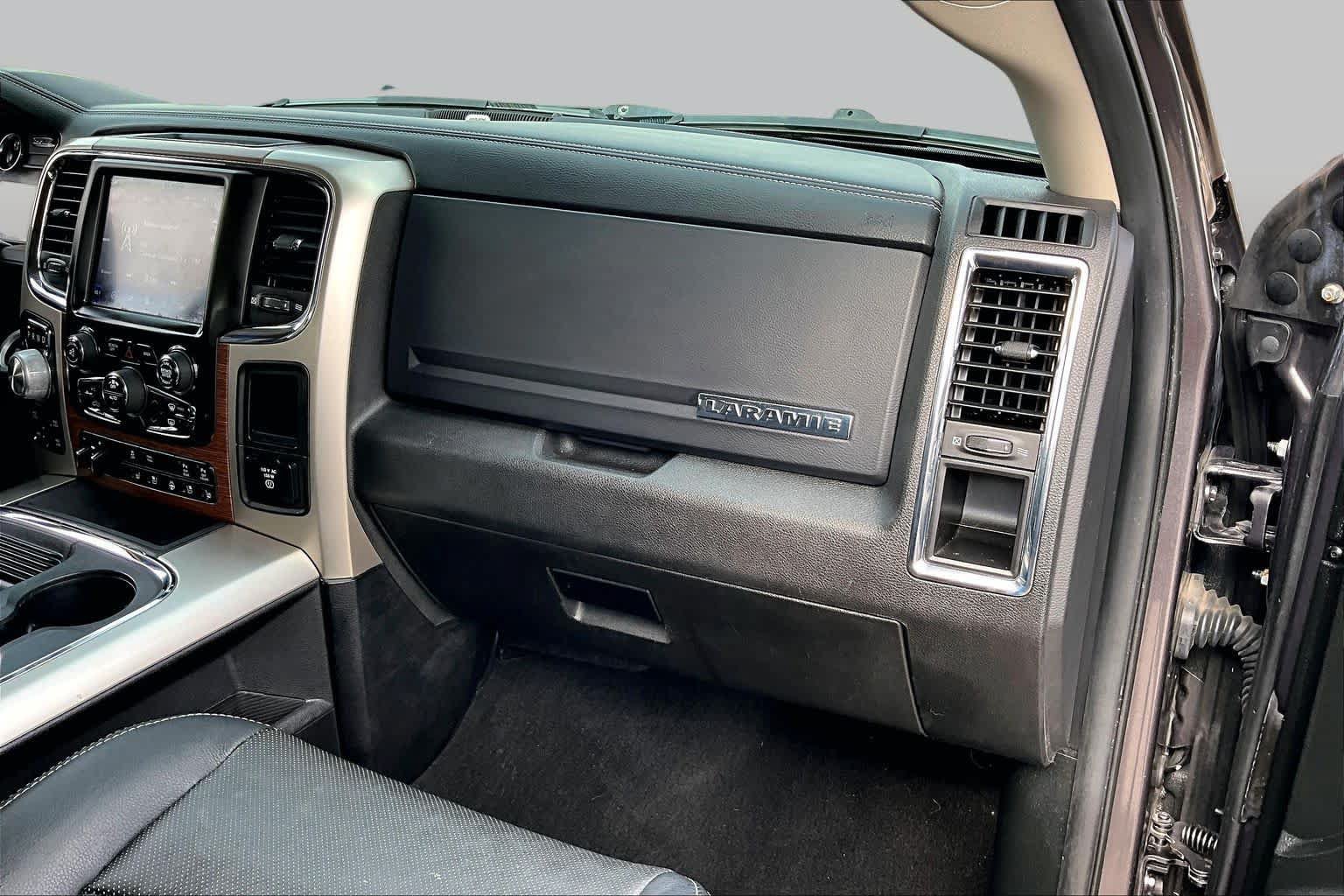Used 2018 RAM 1500 Laramie w/ Convenience Group AWD/4WD image 19