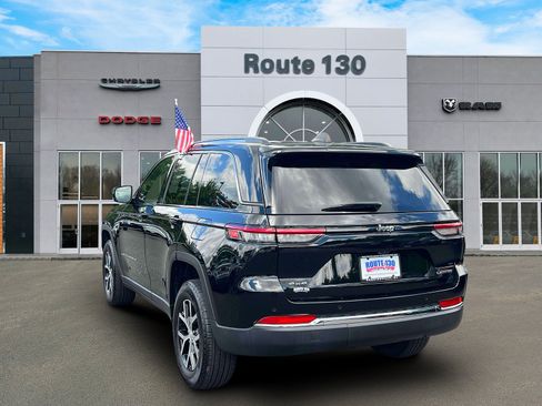 Used 2023 Jeep Grand Cherokee Limited AWD/4WD image 3