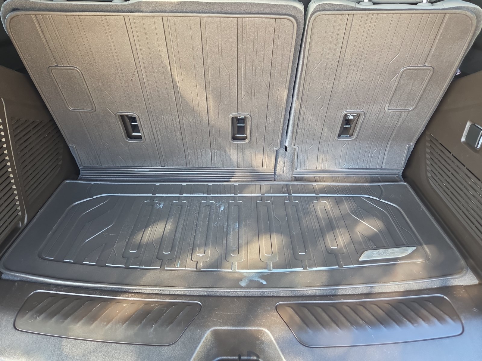 Used 2023 GMC Yukon SLT w/ SLT Premium Package RWD image 34
