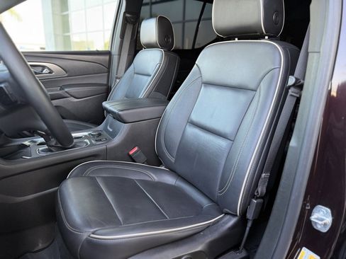 Used 2023 Chevrolet Traverse Premier image 11