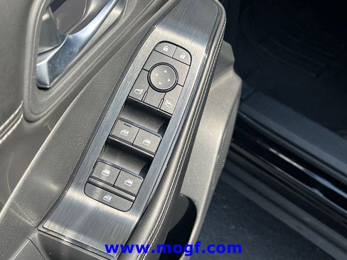 Used 2024 Nissan Rogue SV w/ SV Premium Package FWD image 16