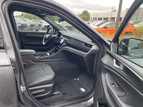 New 2025 Jeep Grand Cherokee Altitude image 27