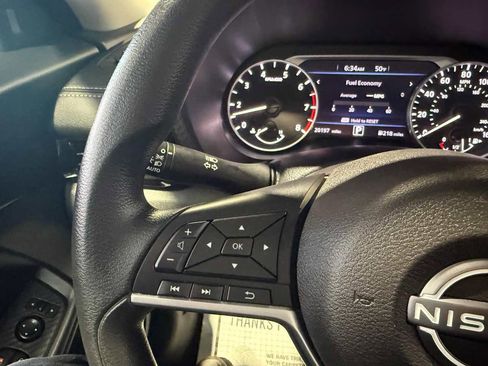 Used 2025 Nissan Sentra SV image 18