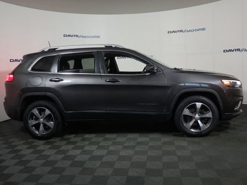 Used 2019 Jeep Cherokee Limited AWD/4WD image 4