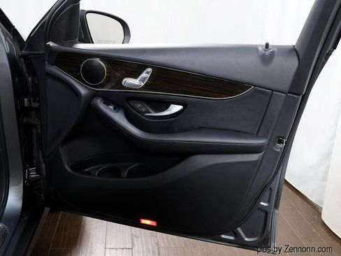 Used 2016 Mercedes-Benz GLC 300 4MATIC image 32