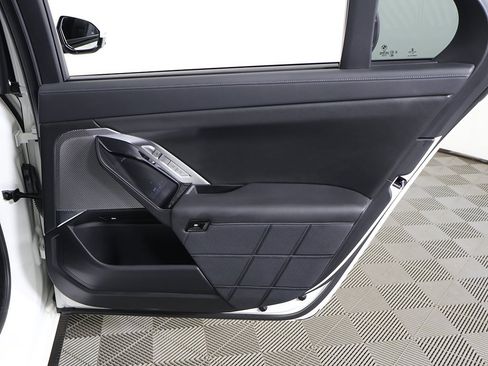 Used 2023 BMW 760i xDrive w/ Parking Assistance Package image 29