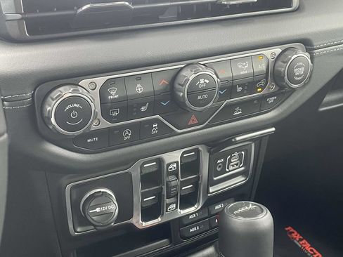 New 2025 Jeep Gladiator Sport w/ Premium Package AWD/4WD image 37