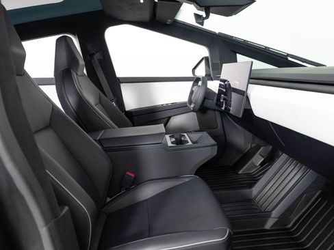 Used 2024 Tesla Cybertruck AWD Crew Cab image 26