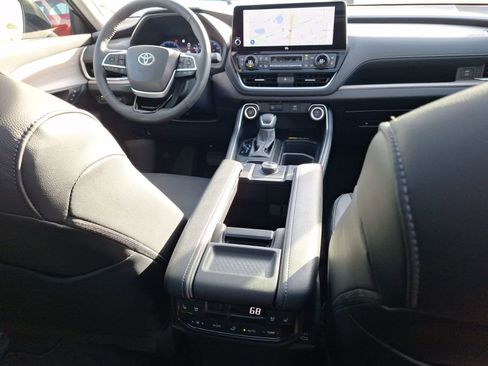 Used 2025 Toyota Grand Highlander Platinum image 35