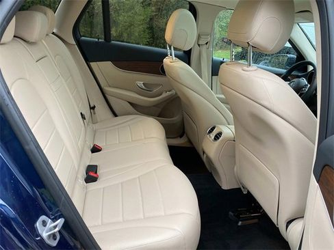 Used 2022 Mercedes-Benz GLC 300 4MATIC image 36