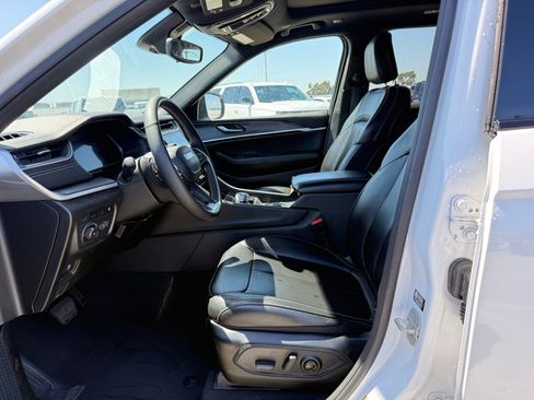 Used 2024 Jeep Grand Cherokee Limited 4xe AWD/4WD image 5