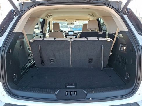 Certified 2022 Ford Explorer XLT w/ Equipment Group 202A image 29