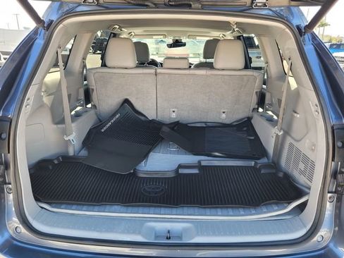 Used 2019 Toyota Highlander XLE image 16