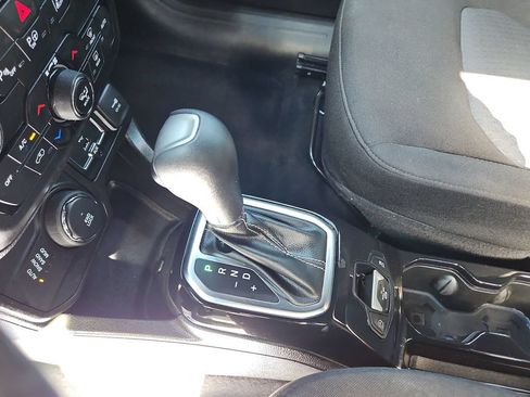 Used 2021 Jeep Renegade Latitude w/ Luxury Group II AWD/4WD image 23