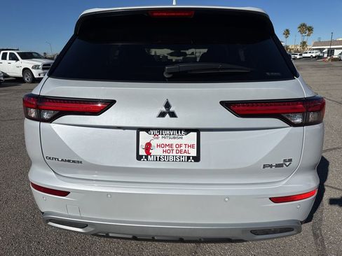 New 2025 Mitsubishi Outlander SE image 6