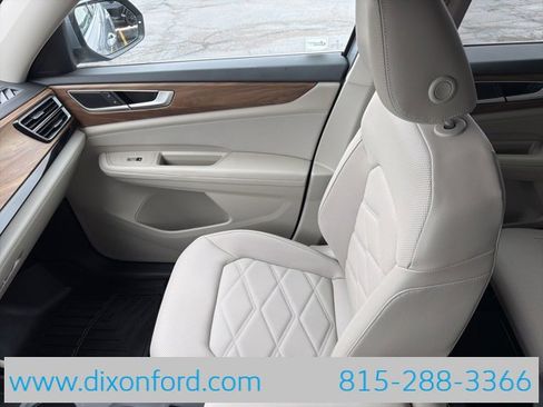 Used 2024 Volkswagen Atlas SE image 19