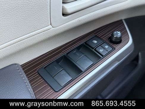 Used 2024 Toyota Sienna LE FWD image 20
