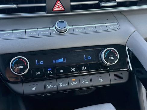 Certified 2025 Hyundai Elantra SEL FWD image 16