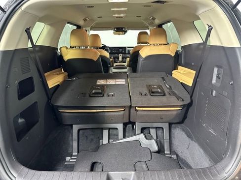 Used 2024 Kia Carnival LX image 26