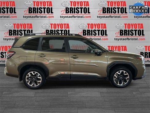 Used 2025 Subaru Forester Premium w/ Convenience Package #2 image 2