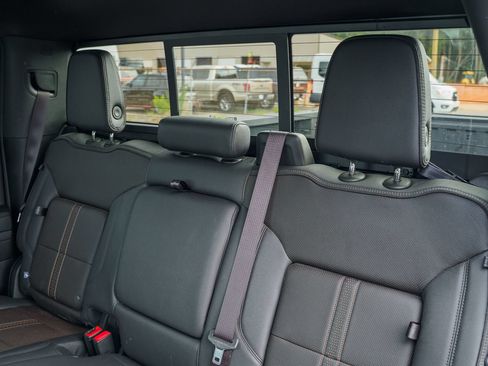 Used 2024 Chevrolet Silverado 1500 High Country w/ Technology Package AWD/4WD image 29
