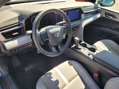 Used 2025 Toyota Camry SE AWD/4WD image 7