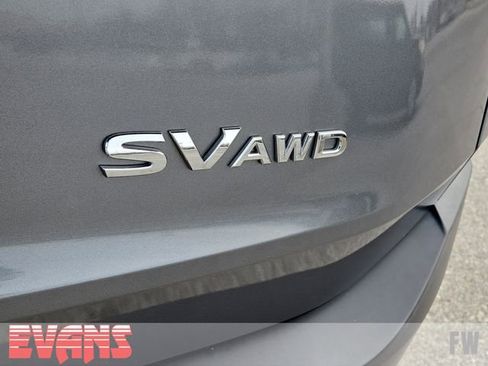 Used 2021 Nissan Rogue SV image 3