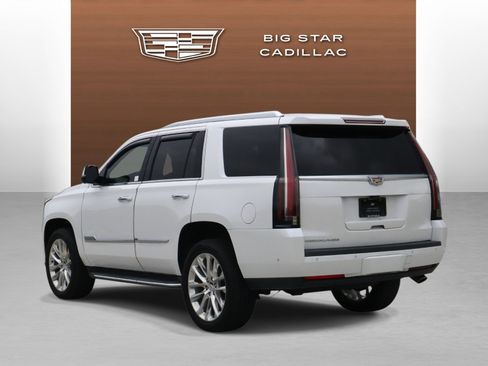 Used 2019 Cadillac Escalade Luxury RWD image 3