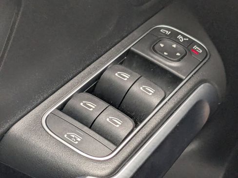 Certified 2022 Mercedes-Benz GLB 250 4MATIC w/ Premium Package Lite image 10