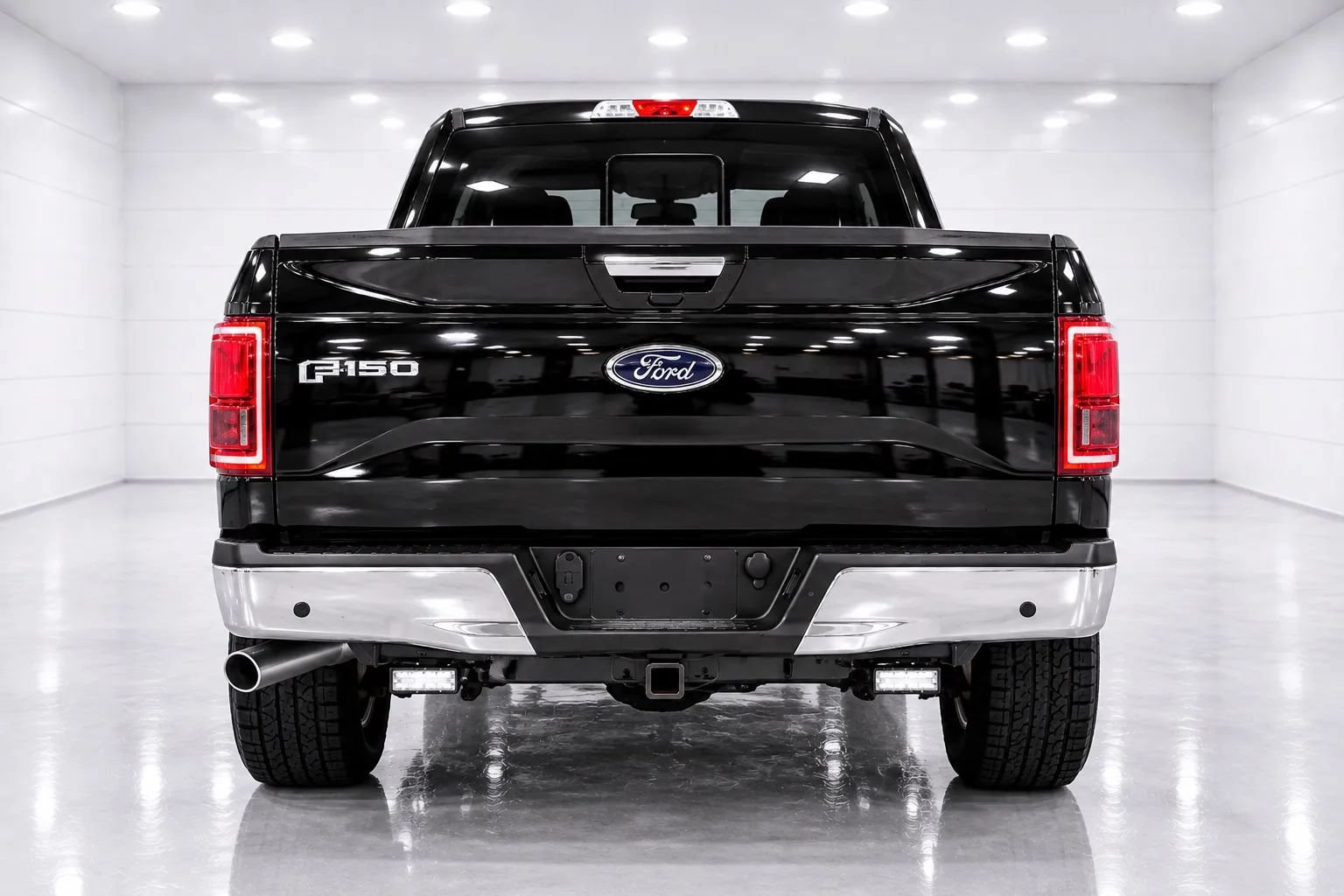 Used 2015 Ford F150 Lariat w/ Equipment Group 502A Luxury AWD/4WD image 4