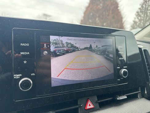 Used 2023 Kia Sportage LX image 12