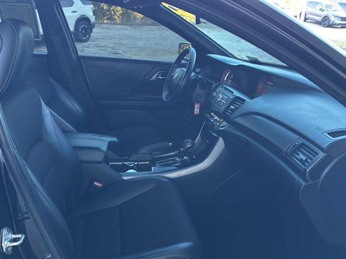 Used 2017 Honda Accord Sport image 10