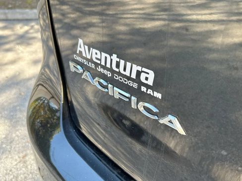 Certified 2023 Chrysler Pacifica Touring-L FWD image 37
